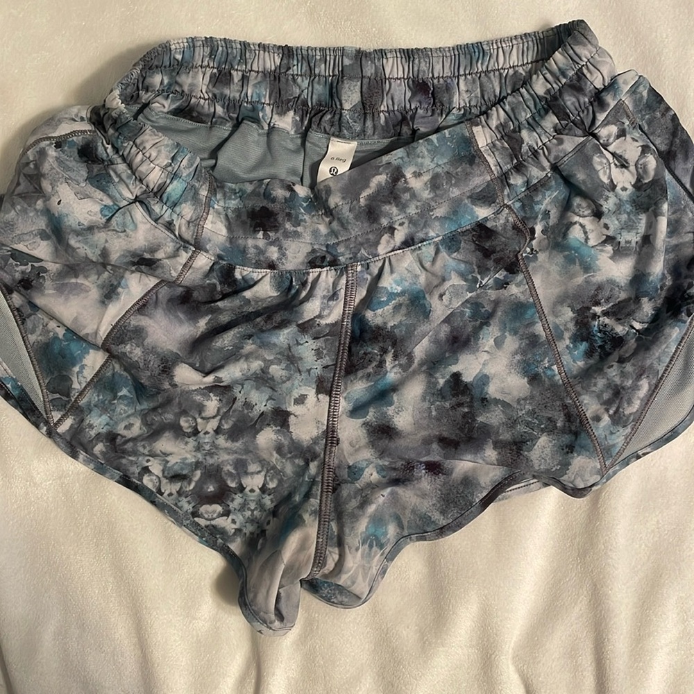 Lululemon Hotty Hot Low-Rise Lined Shorts 2.5”